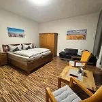 Braeustuebl Und Haus Boutique מלון