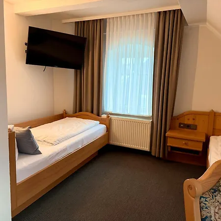 Braeustuebl Und Haus Boutique Szálloda *